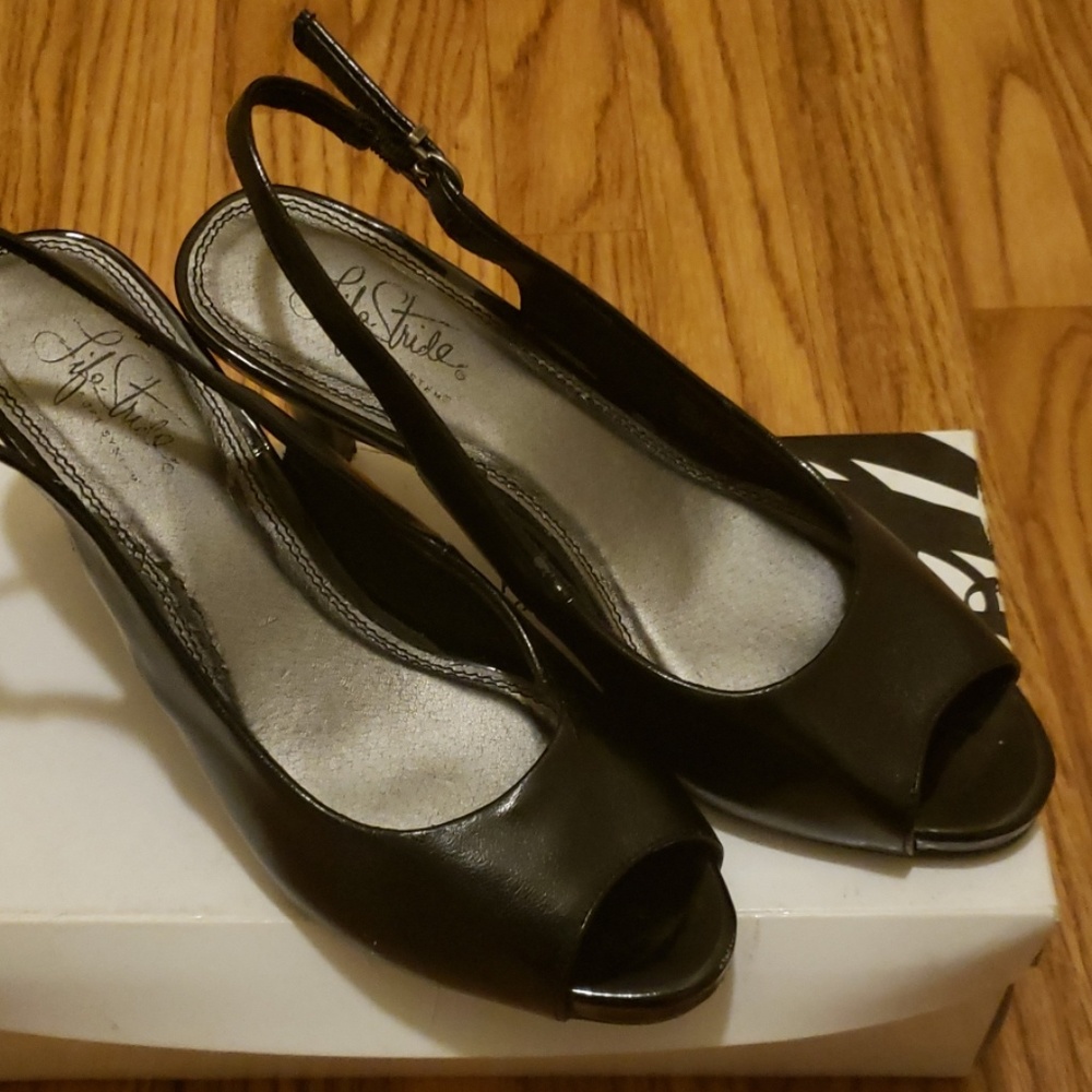 Shoes - Picture 2 of 3